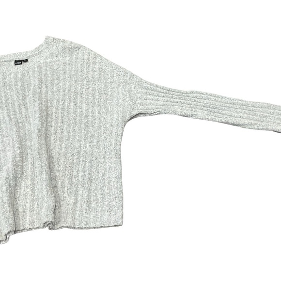 3/$25 Icone sweater size Large - Picture 6 of 7